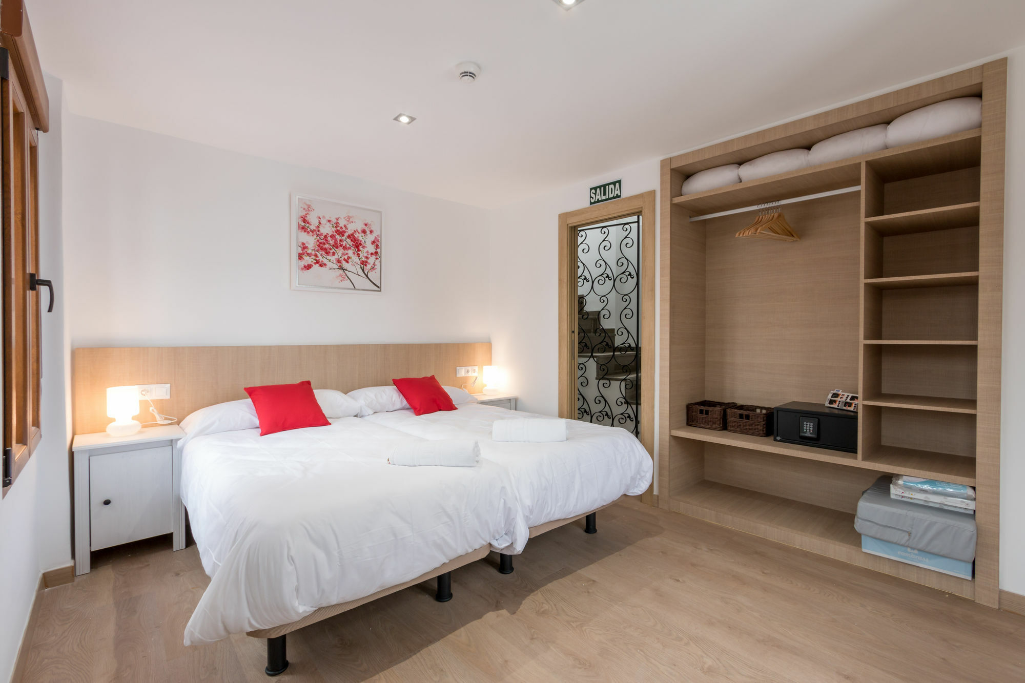 Apartamentos Puerta Nueva Гранада Екстериор снимка